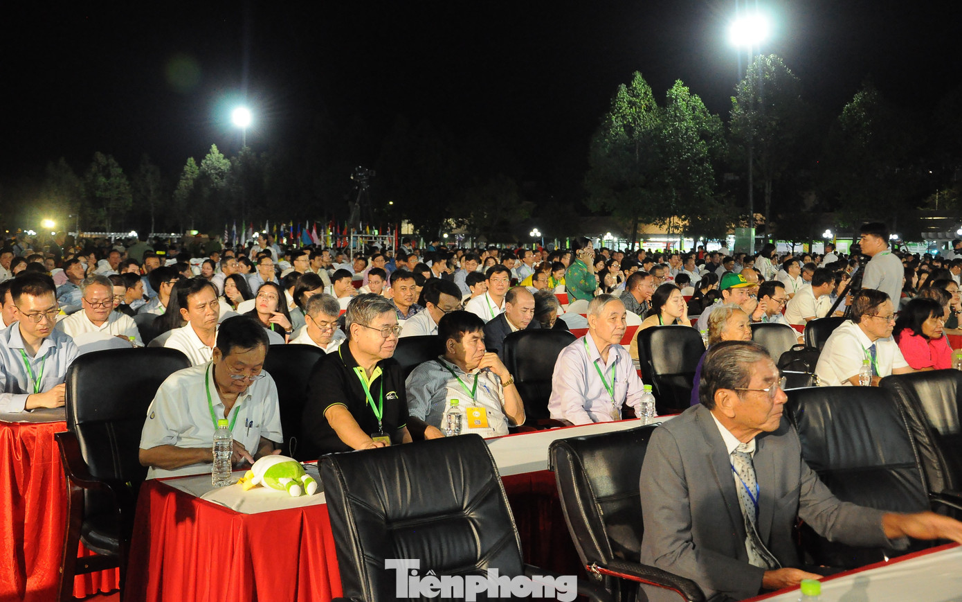 Đông đảo đại biểu và người dân tham dự sự kiện. Ảnh: CK Đông đảo đại biểu và người dân tham dự sự kiện. Ảnh: CK