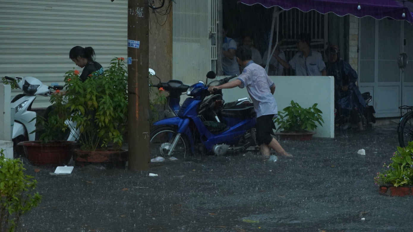 Theo cơ quan khí tượng thủy văn, lượng mưa từ 16h đến 18h đo được là 113mm.