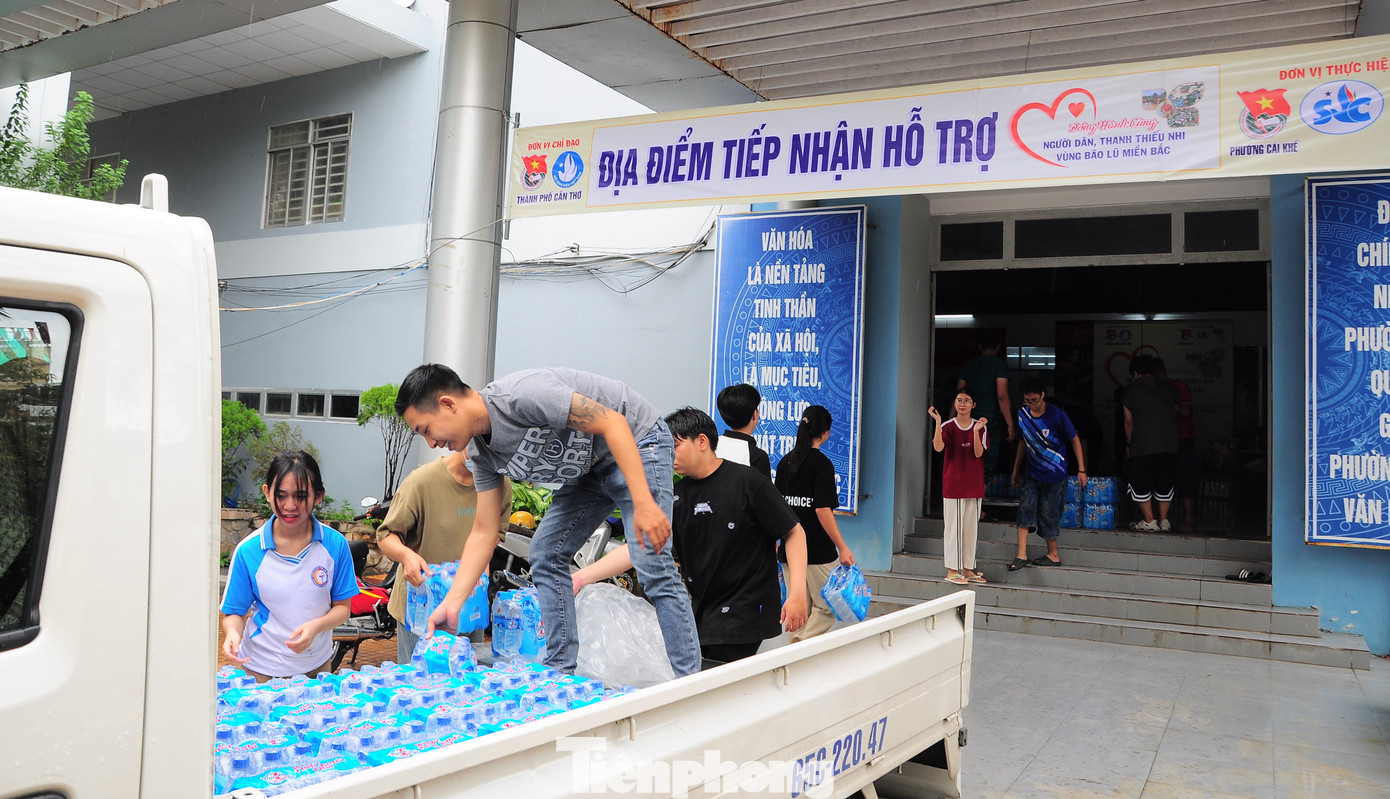 Điểm tiếp nhận hàng hoá hỗ trợ vùng bão lũ phía Bắc tại UBND phường Cái Khế (quận Ninh Kiều, TP Cần Thơ). Điểm tiếp nhận hàng hoá hỗ trợ vùng bão lũ phía Bắc tại UBND phường Cái Khế (quận Ninh Kiều, TP Cần Thơ).