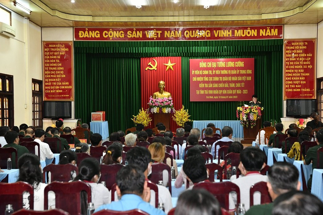 Quang cảnh buổi làm việc.