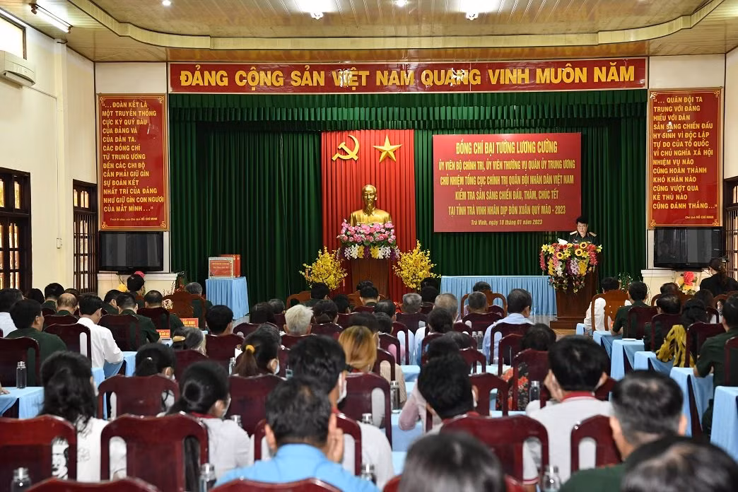 Quang cảnh buổi làm việc.