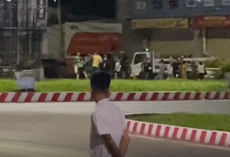 Hình ảnh xô xát lan truyền trên mạng xã hội. Ảnh cắt từ clip Hình ảnh xô xát lan truyền trên mạng xã hội. Ảnh cắt từ clip