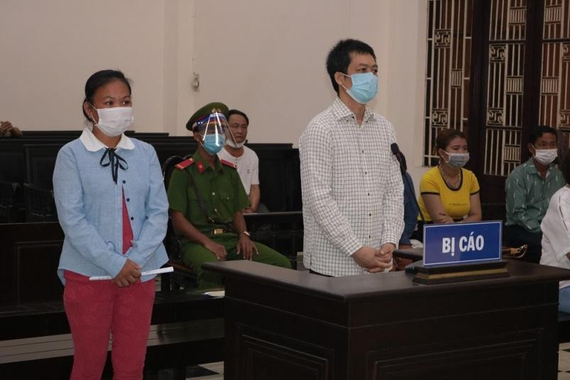 Hai bị cáo tại tòa. Ảnh: P.Hơn