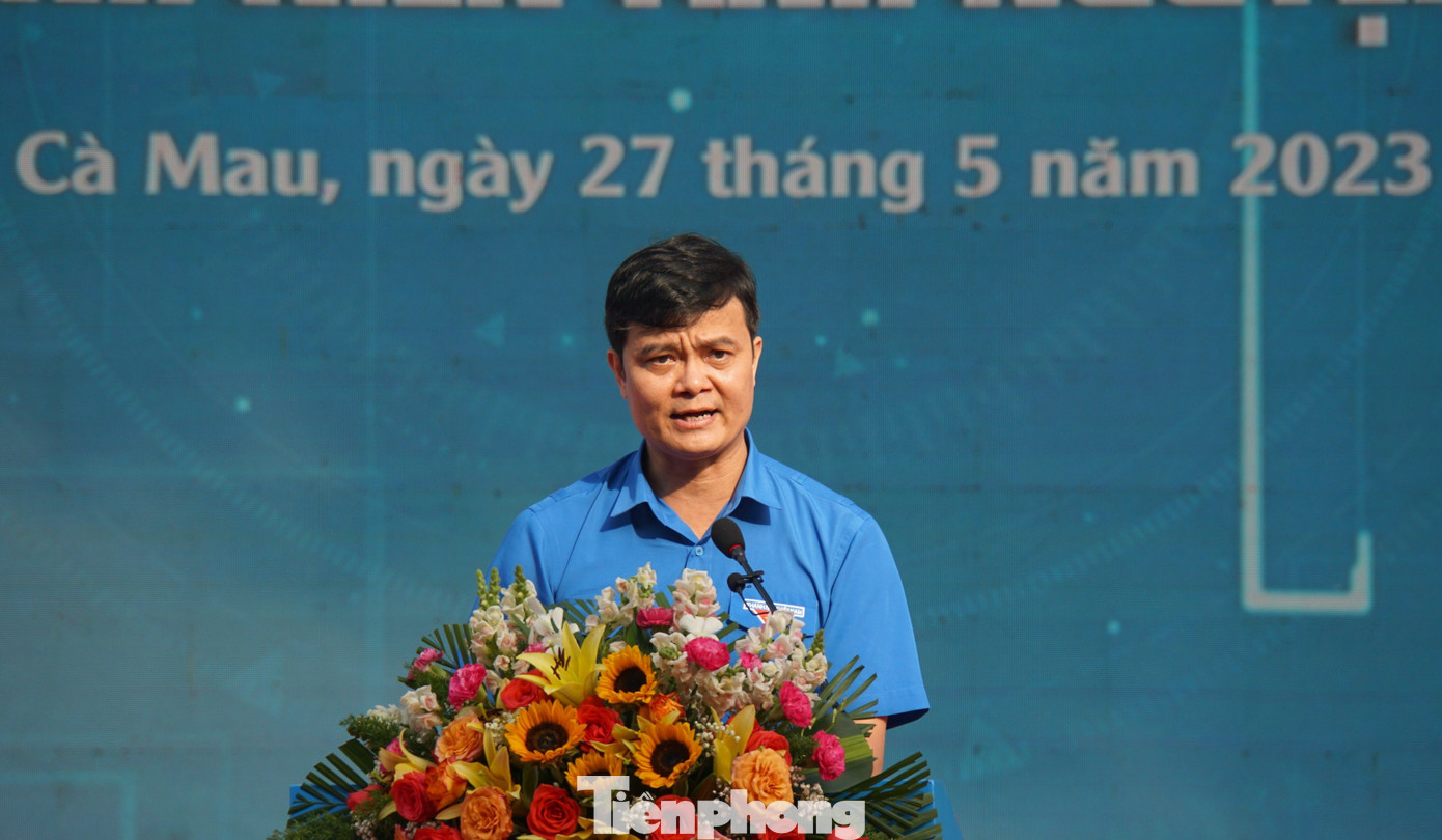 Bí thư thứ nhất T.Ư Đoàn Bùi Quang Huy phát biểu tại lễ ra quân.