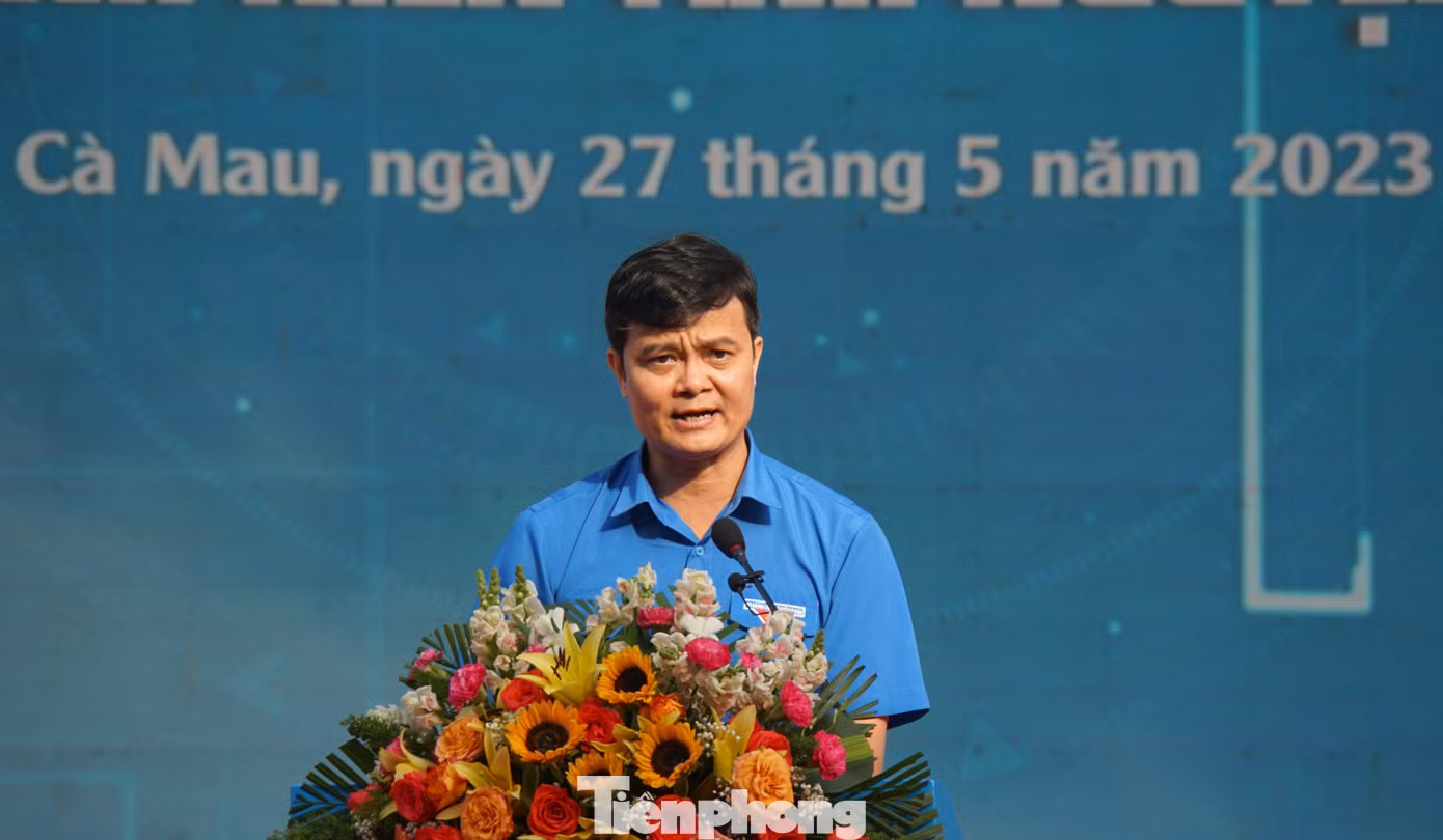 Bí thư thứ nhất T.Ư Đoàn Bùi Quang Huy phát biểu tại lễ ra quân.