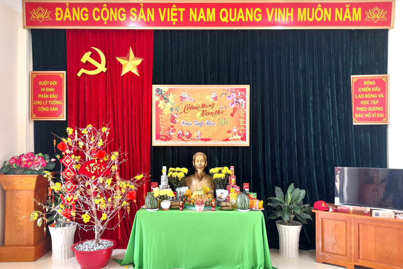 Trang hoàng đón Tết tại các đơn vị thuộc Vùng 5 Hải quân trên các đảo. Trang hoàng đón Tết tại các đơn vị thuộc Vùng 5 Hải quân trên các đảo.