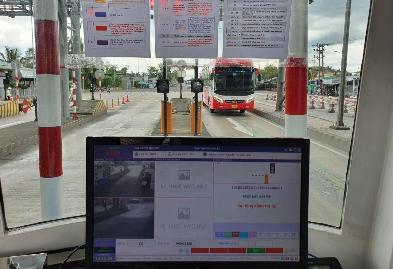 Các thiết bị tại trạm đã hoạt động phục vụ công tác thu phí thử nghiệm. Các thiết bị tại trạm đã hoạt động phục vụ công tác thu phí thử nghiệm.