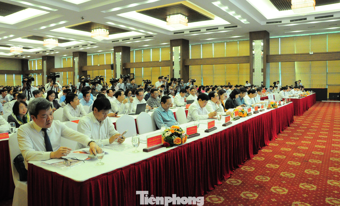 Hội nghị có sự tham dự của gần 750 đại biểu, gồm đại diện lãnh đạo các bộ, ban, ngành, hội ở Trung ương và địa phương, các cơ quan quản lý/chủ quản báo chí, lãnh đạo các cơ quan báo chí. Ảnh: CK Hội nghị có sự tham dự của gần 750 đại biểu, gồm đại diện lãnh đạo các bộ, ban, ngành, hội ở Trung ương và địa phương, các cơ quan quản lý/chủ quản báo chí, lãnh đạo các cơ quan báo chí. Ảnh: CK