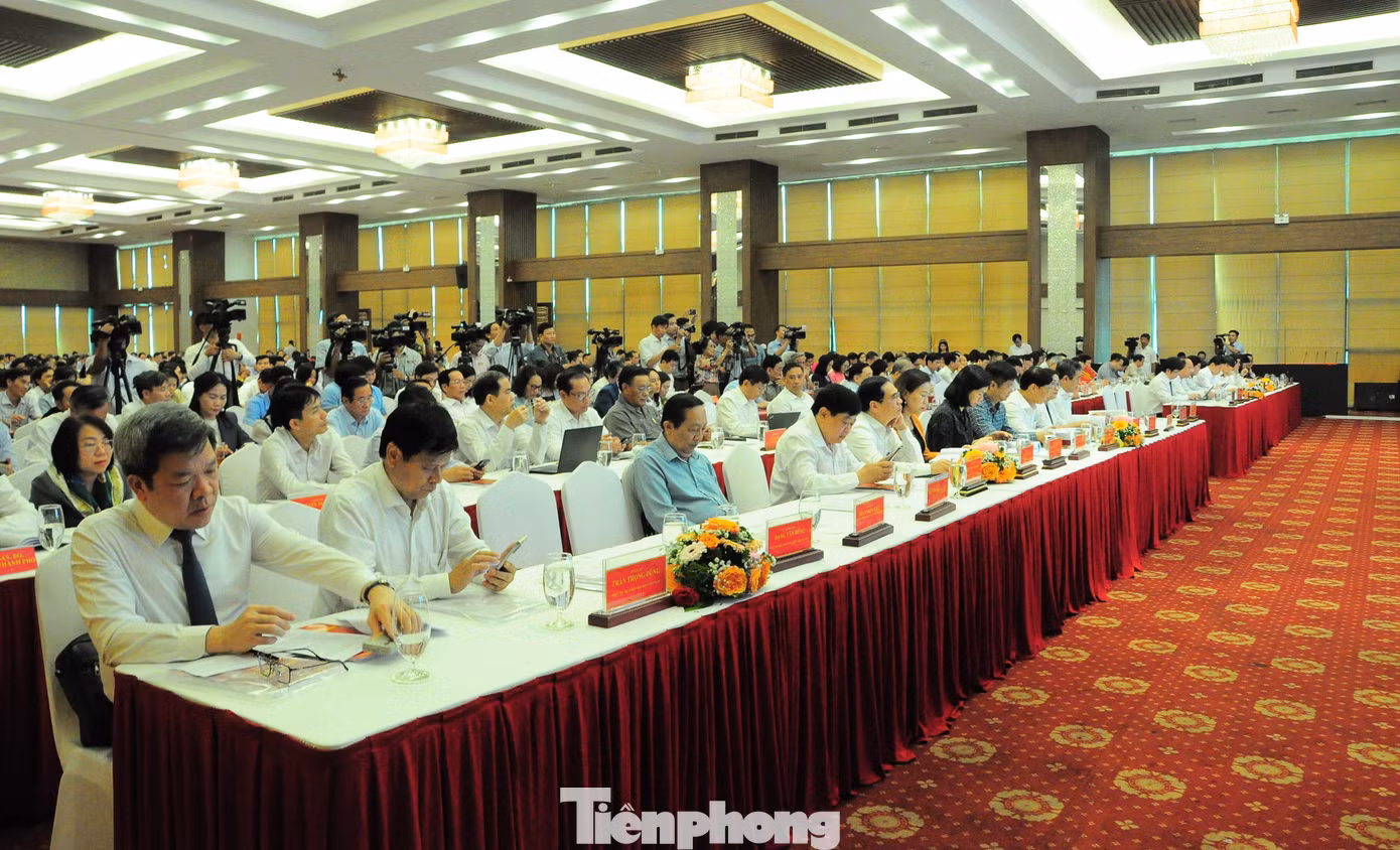 Hội nghị có sự tham dự của gần 750 đại biểu, gồm đại diện lãnh đạo các bộ, ban, ngành, hội ở Trung ương và địa phương, các cơ quan quản lý/chủ quản báo chí, lãnh đạo các cơ quan báo chí. Ảnh: CK Hội nghị có sự tham dự của gần 750 đại biểu, gồm đại diện lãnh đạo các bộ, ban, ngành, hội ở Trung ương và địa phương, các cơ quan quản lý/chủ quản báo chí, lãnh đạo các cơ quan báo chí. Ảnh: CK