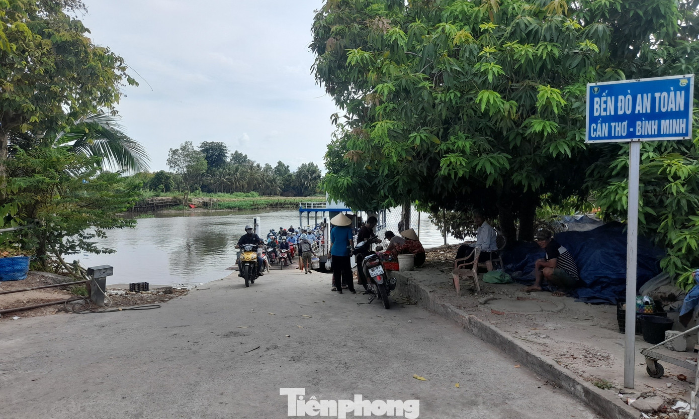 Phà từ Bình Minh cập bến phía Cần Thơ. Ảnh: CK