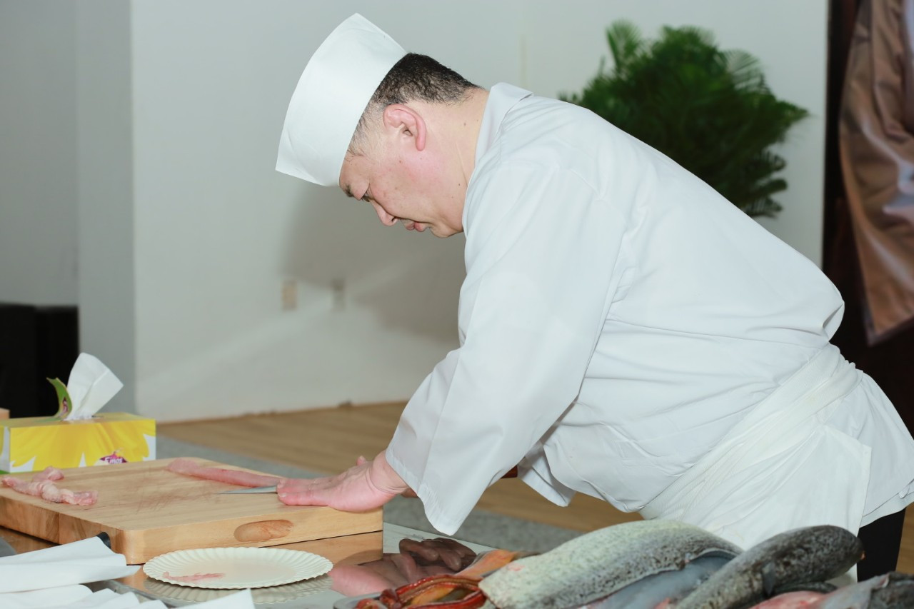 Đầu bếp Matsuishi cũng bày tỏ mong muốn đóng góp vào sự phát triển của ngành ẩm thực Việt Nam bằng phương pháp xử lý cá đúng kỹ thuật, cung cấp những món ăn ngon, an toàn cho khách hàng, nhất là việc xử lý đúng kỹ thuật để giữ được độ tươi ngon của cá và tối đa hóa chất lượng nguyên liệu, quản lý an toàn vệ sinh và phòng ngừa ngộ độc thực phẩm.