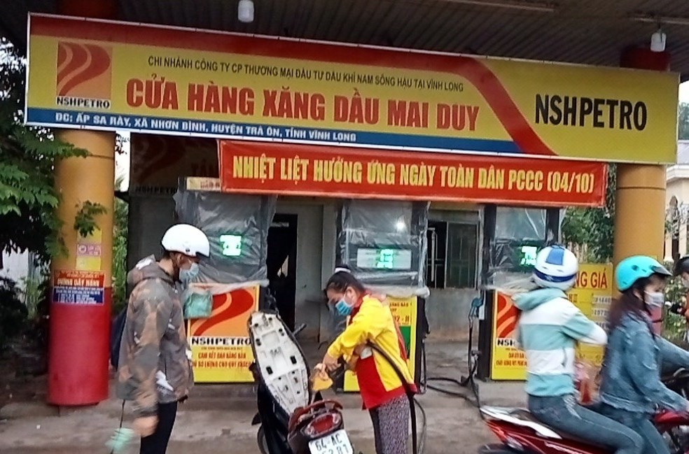 Một cửa hàng xăng dầu của chi nhánh NSH Petro tại Vĩnh Long. Một cửa hàng xăng dầu của chi nhánh NSH Petro tại Vĩnh Long.
