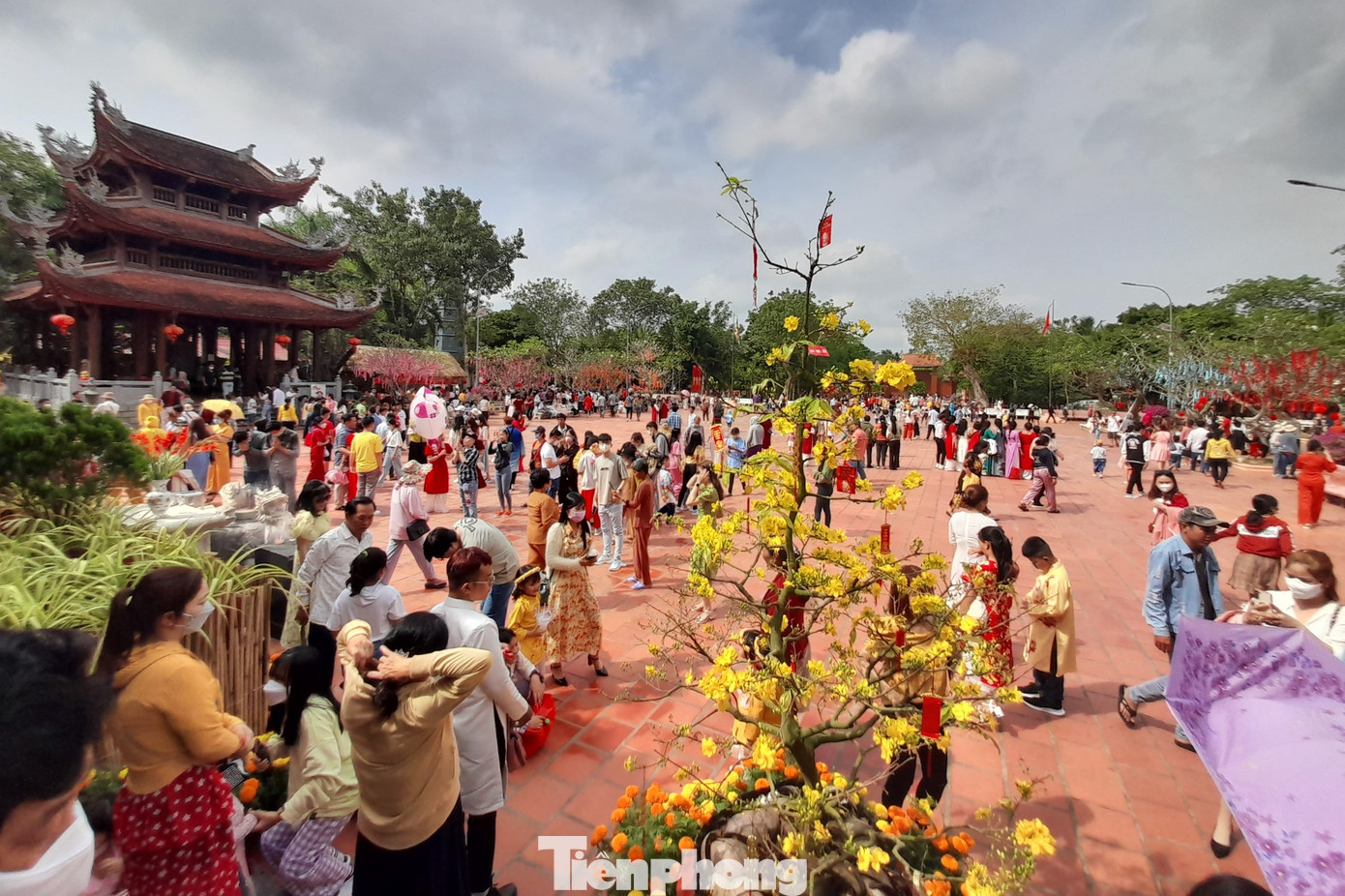 Sân chính thiền viện.