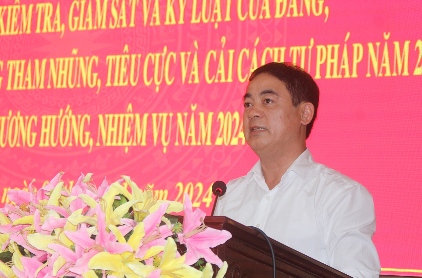 Bí thư Tỉnh ủy Hậu Giang Nghiêm Xuân Thành phát biểu tại hội nghị. Bí thư Tỉnh ủy Hậu Giang Nghiêm Xuân Thành phát biểu tại hội nghị.