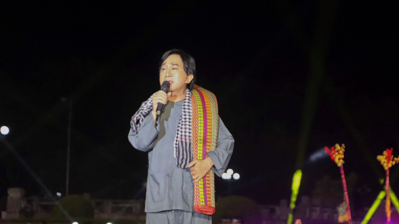 "Tình anh bán chiếu" là bản vọng cổ được NSND Viễn Châu sáng tác vào năm 1959 và nổi tiếng qua giọng ca của NSND Út Trà Ôn. Đây được xem là "bài vọng cổ đỉnh cao" của nghệ thuật ca cổ. Ảnh: Hồng Thái.