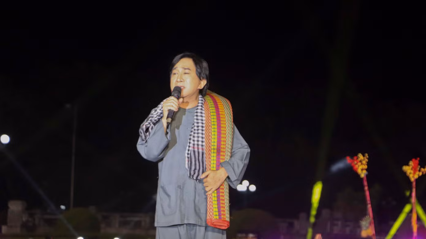 "Tình anh bán chiếu" là bản vọng cổ được NSND Viễn Châu sáng tác vào năm 1959 và nổi tiếng qua giọng ca của NSND Út Trà Ôn. Đây được xem là "bài vọng cổ đỉnh cao" của nghệ thuật ca cổ. Ảnh: Hồng Thái.