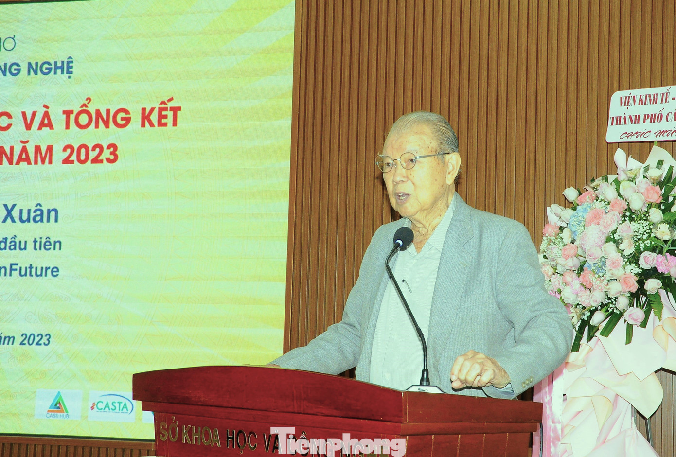 GS Võ Tòng Xuân chia sẻ tại buổi gặp mặt. Ảnh: Cảnh Kỳ