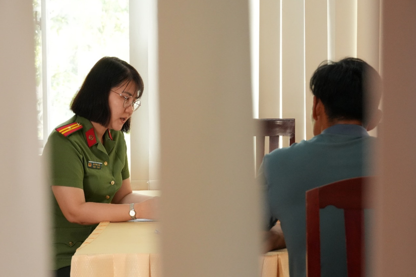 Công an làm việc với chủ tài khoản Facebook. Công an làm việc với chủ tài khoản Facebook.