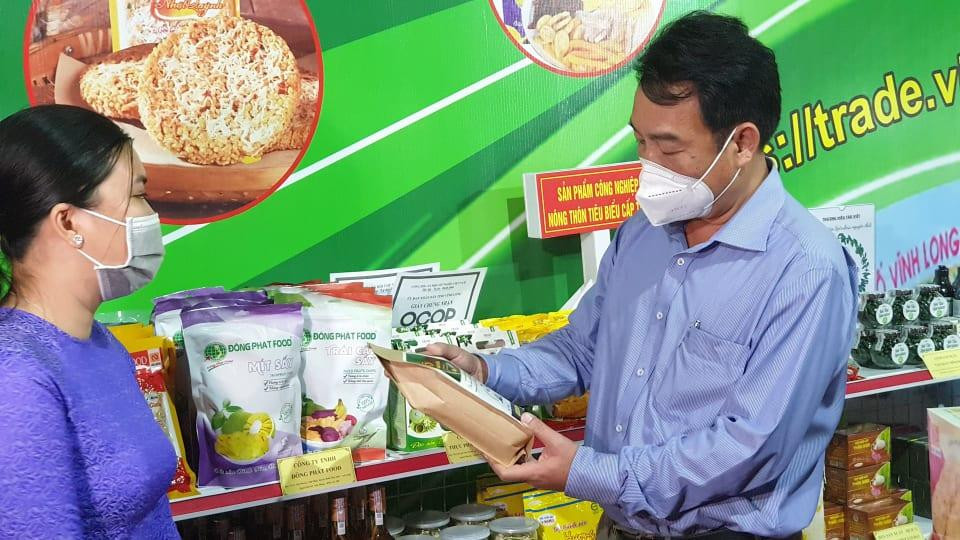 Tham quan trưng bày tại Festival Lúa gạo Việt Nam lần thứ V. Tham quan trưng bày tại Festival Lúa gạo Việt Nam lần thứ V.