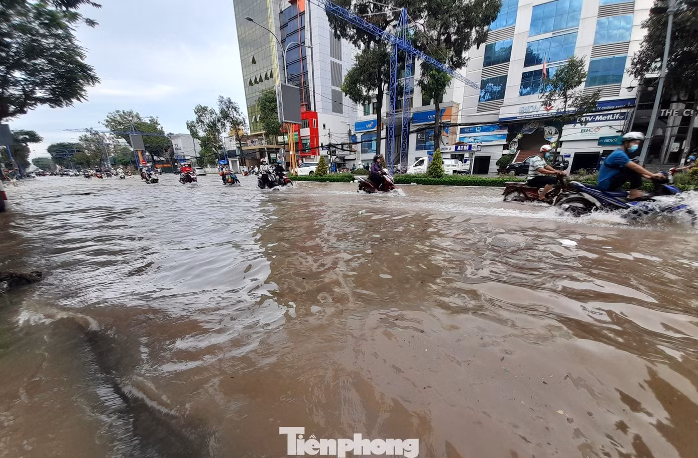 Đường Hòa Bình ở quận Ninh Kiều, TP Cần Thơ trong "mùa ngập" 2022. Ảnh: Cảnh Kỳ