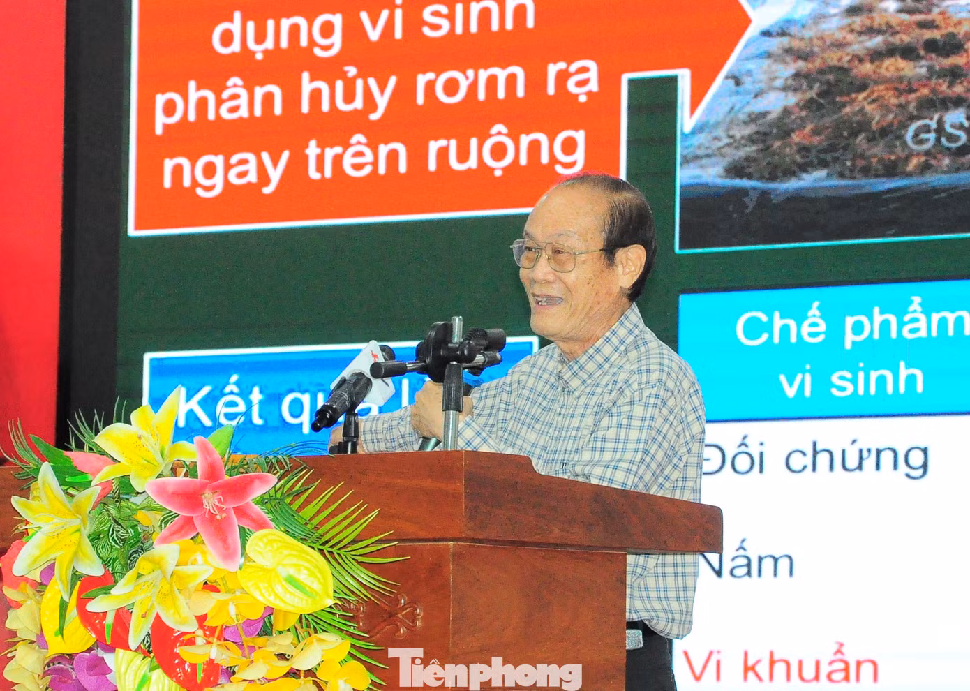 GS.TS Nguyễn Bảo Vệ chia sẻ tại hội thảo. Ảnh: CK.