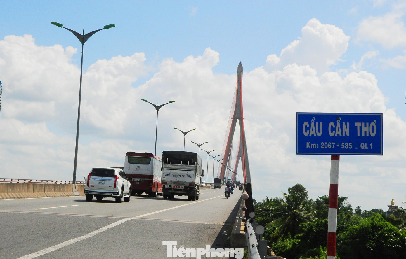 ĐBSCL sẽ có tổng chiều dài khoảng 1.166km đường cao tốc, bao gồm 3 trục dọc và 3 trục ngang. Ảnh: Cảnh Kỳ ĐBSCL sẽ có tổng chiều dài khoảng 1.166km đường cao tốc, bao gồm 3 trục dọc và 3 trục ngang. Ảnh: Cảnh Kỳ