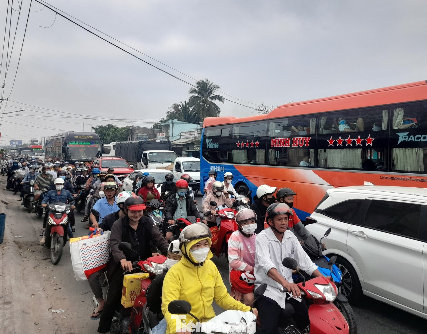 Từ Cần Thơ về Hậu Giang, Sóc Trăng, Bạc Liêu, Cà Mau, quốc lộ 1 vẫn đang là tuyến đường chính cho các phương tiện lưu thông. Từ Cần Thơ về Hậu Giang, Sóc Trăng, Bạc Liêu, Cà Mau, quốc lộ 1 vẫn đang là tuyến đường chính cho các phương tiện lưu thông.