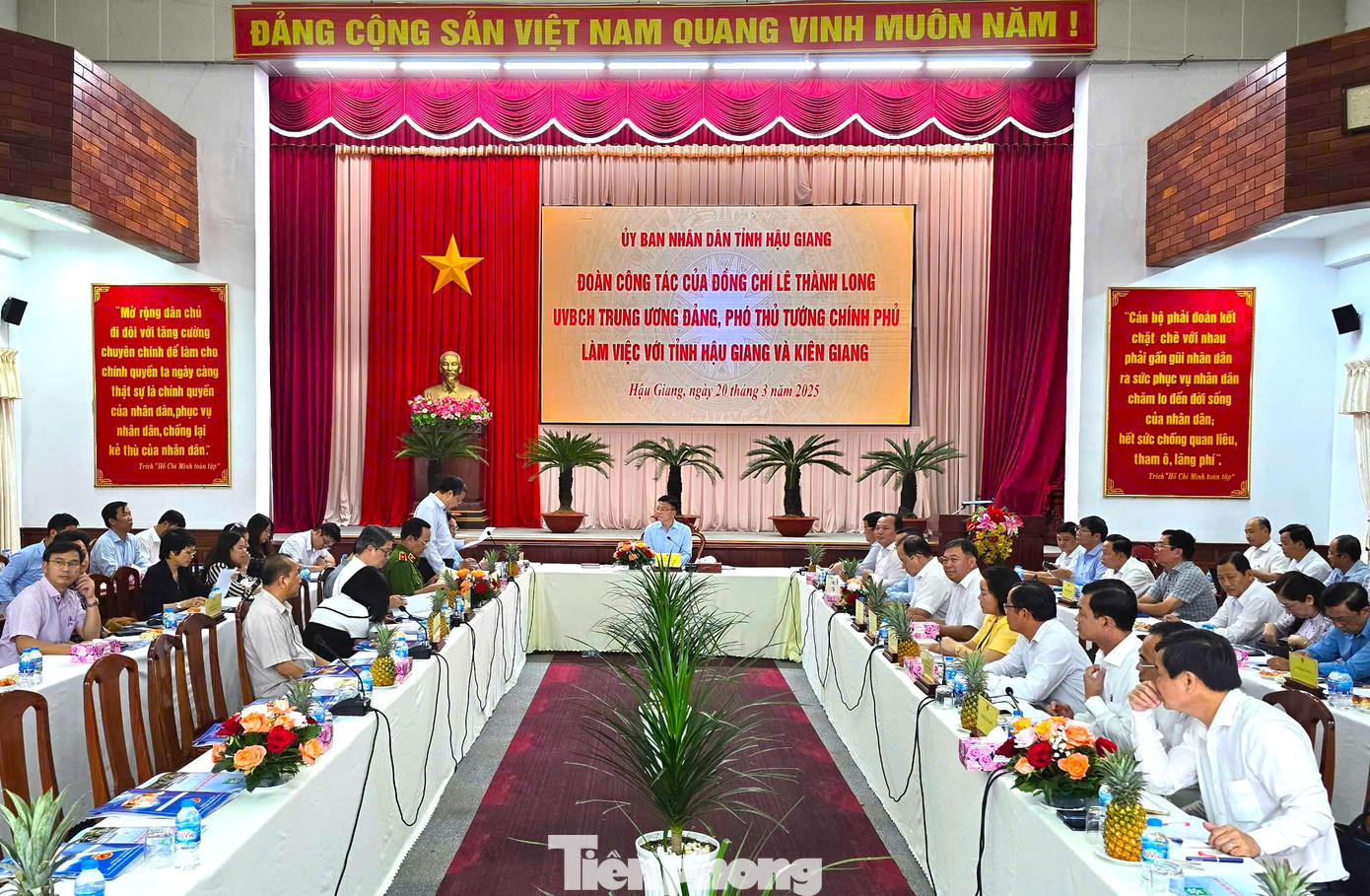 Quang cảnh buổi làm việc. Ảnh: CK. Quang cảnh buổi làm việc. Ảnh: CK.