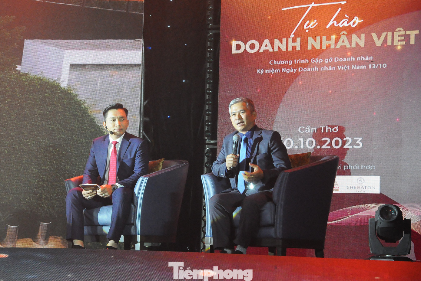 Bác sĩ Trần Chí Cường chia sẻ tại sự kiện gặp gỡ doanh nhân Đồng bằng sông Cửu Long nhân kỷ niệm ngày Doanh nhân Việt Nam. Ảnh: CK.