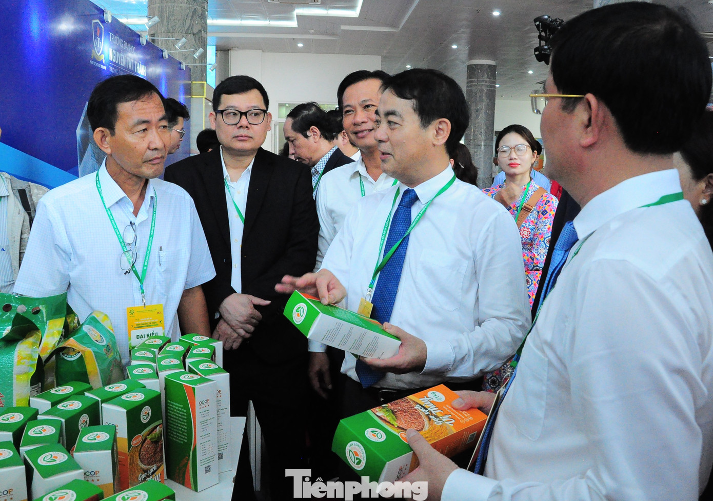 Đại biểu tham quan gian hàng tại sự kiện. Ảnh: CK. Đại biểu tham quan gian hàng tại sự kiện. Ảnh: CK.