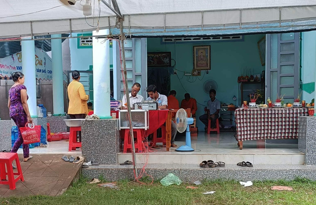 Gia đình lo hậu sự.