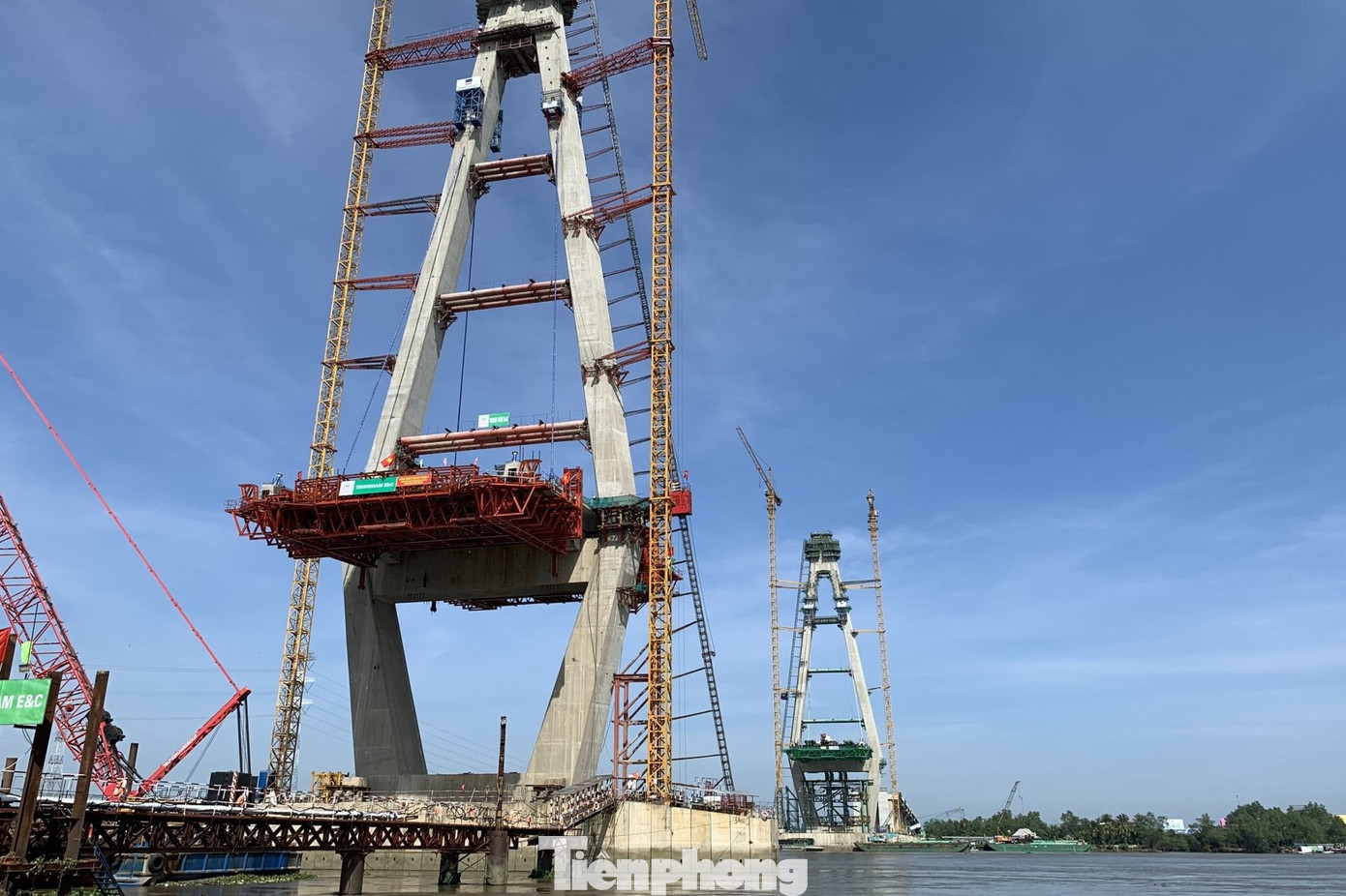 Dự án cầu Mỹ Thuận 2 có tổng mức đầu tư hơn 5.000 tỷ đồng. Dự án cầu Mỹ Thuận 2 có tổng mức đầu tư hơn 5.000 tỷ đồng.