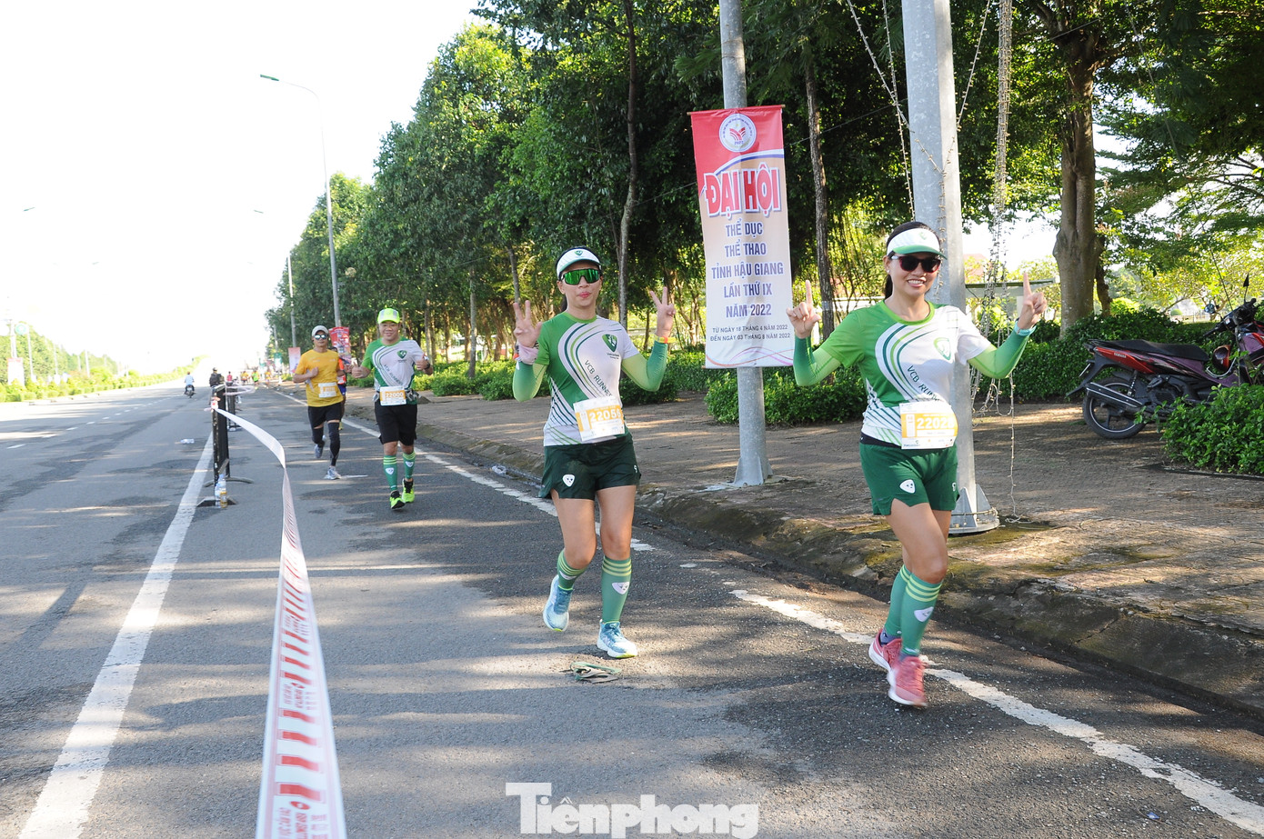 Vận động viên chạy tại Mekong Delta Marathon Hậu Giang 2022. Ảnh: CK Vận động viên chạy tại Mekong Delta Marathon Hậu Giang 2022. Ảnh: CK