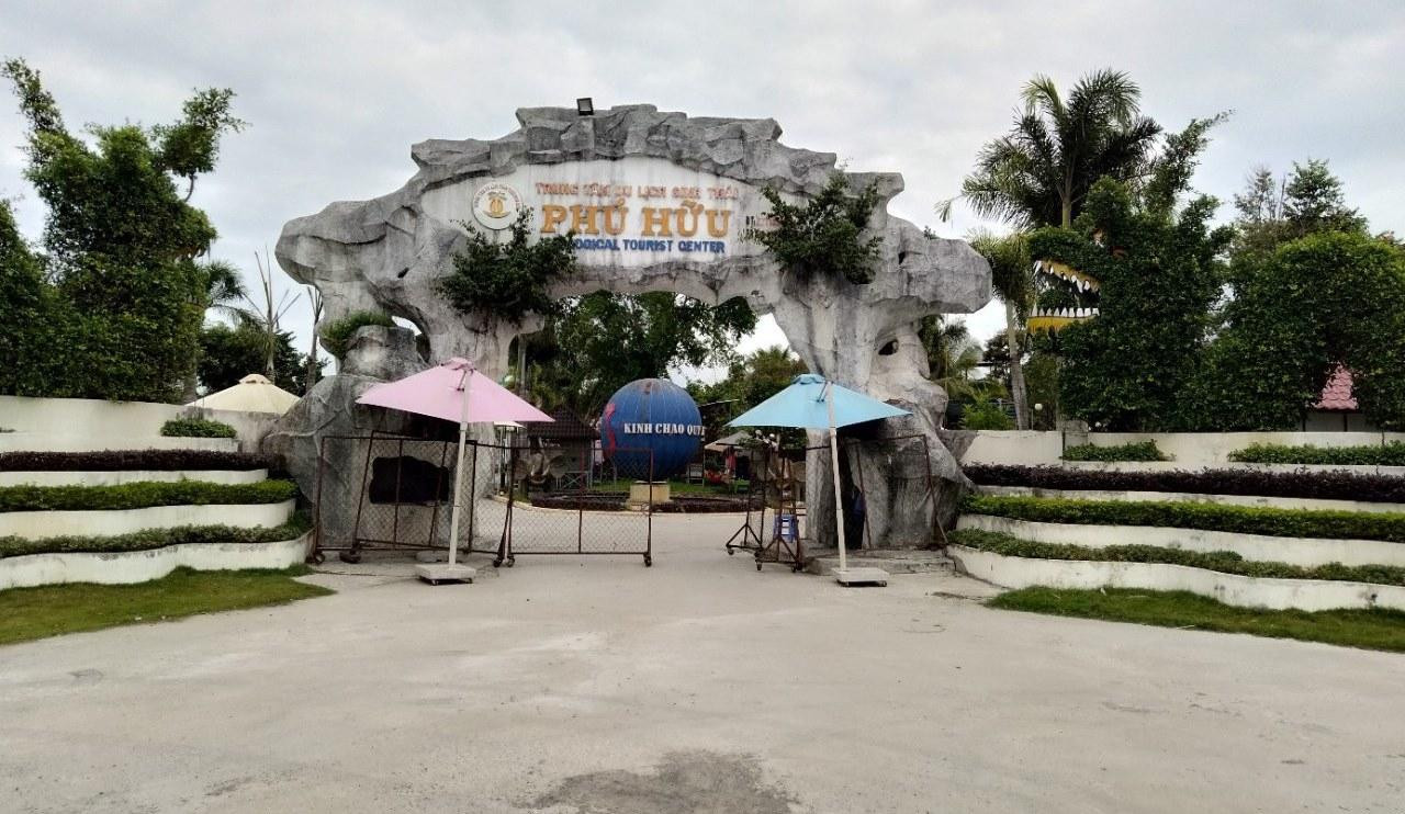 Khu du lịch sinh thái Phú Hữu. Ảnh: N.H Khu du lịch sinh thái Phú Hữu. Ảnh: N.H