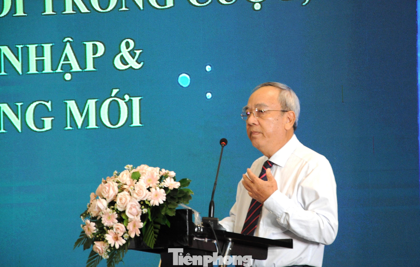 Ông Võ Hùng Dũng - nguyên Giám đốc VCCI Cần Thơ phát biểu tại diễn đàn. Ảnh: CK