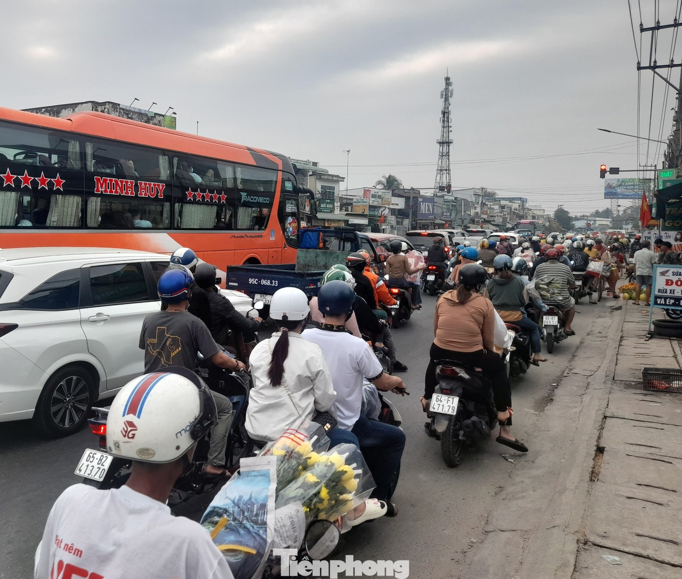 Từ Cần Thơ về Hậu Giang, Sóc Trăng, Bạc Liêu, Cà Mau, quốc lộ 1 vẫn đang là tuyến đường chính cho các phương tiện lưu thông. Từ Cần Thơ về Hậu Giang, Sóc Trăng, Bạc Liêu, Cà Mau, quốc lộ 1 vẫn đang là tuyến đường chính cho các phương tiện lưu thông.