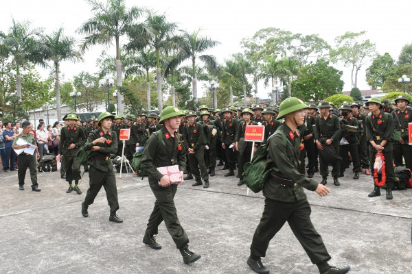 Công dân Trà Vinh lên đường thực hiện nghĩa vụ tại Bộ Tư lệnh Cảnh sát cơ động. Công dân Trà Vinh lên đường thực hiện nghĩa vụ tại Bộ Tư lệnh Cảnh sát cơ động.
