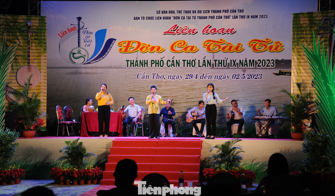 Liên hoan quy tụ nhiều câu lạc bộ đờn ca tài tử của các quận, huyện trên địa bàn thành phố, với những tiết mục ca ngợi Đảng, Bác Hồ, tình yêu quê hương đất nước.