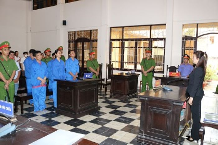 Quang cảnh phiên tòa. Quang cảnh phiên tòa.