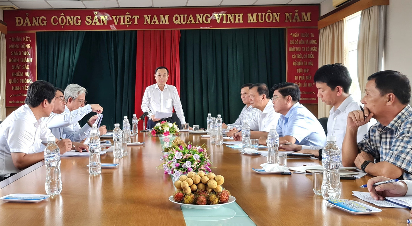 Bí thư Thành ủy Cần Thơ Nguyễn Văn Hiếu phát biểu tại cuộc họp. Bí thư Thành ủy Cần Thơ Nguyễn Văn Hiếu phát biểu tại cuộc họp.