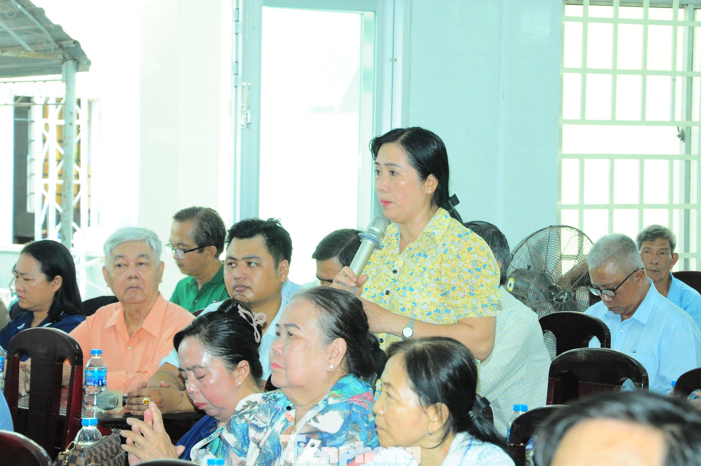 Cử tri nêu ý kiến. Ảnh: CK