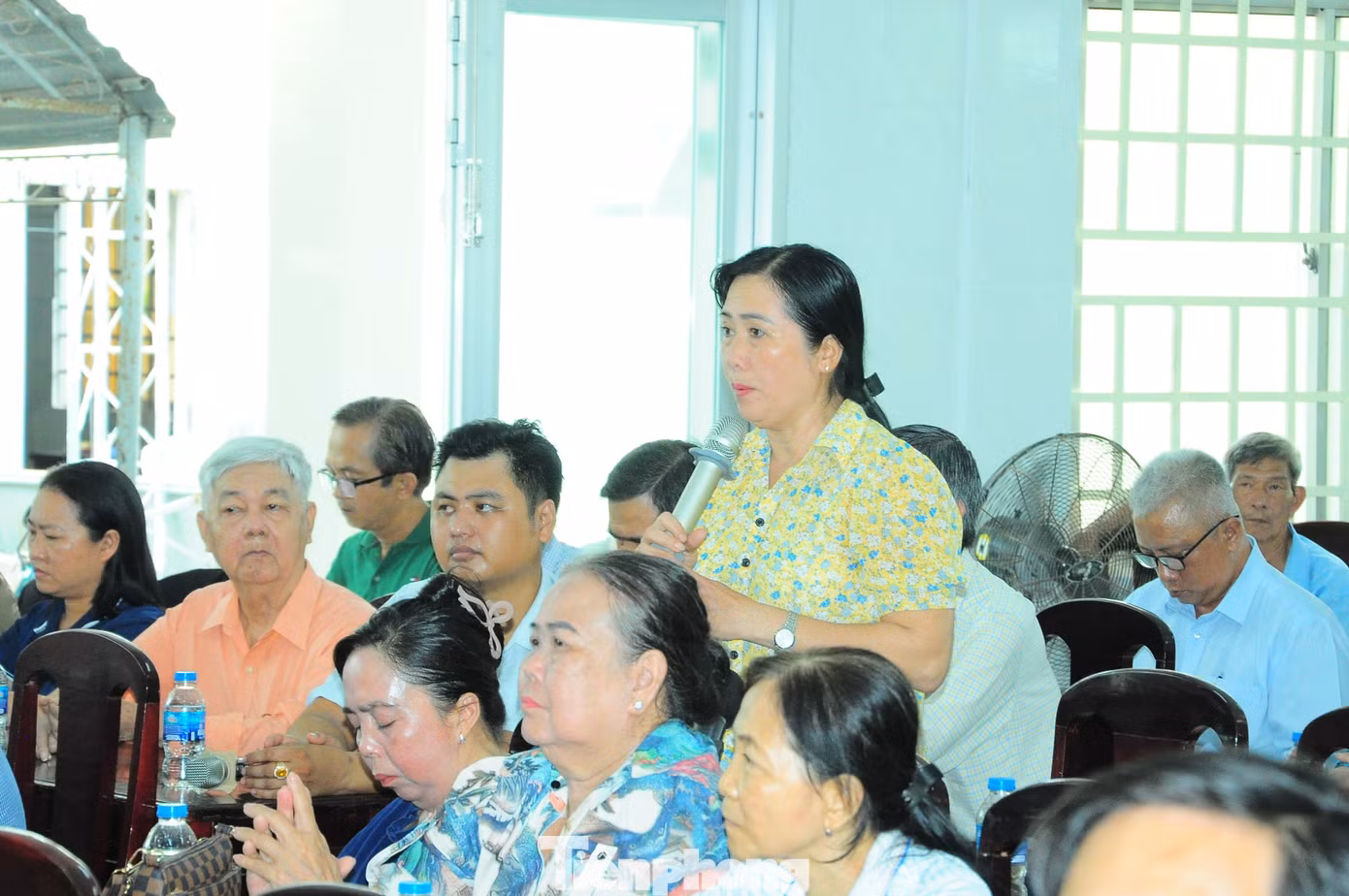 Cử tri nêu ý kiến. Ảnh: CK