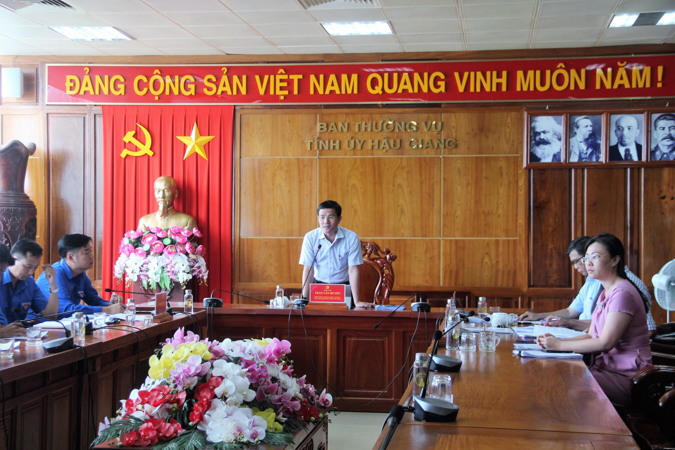 Ông Trần Văn Huyến - Phó Bí thư Thường trực Tỉnh ủy, Chủ tịch HĐND tỉnh Hậu Giang phát biểu tại hội nghị. Ảnh: M.A Ông Trần Văn Huyến - Phó Bí thư Thường trực Tỉnh ủy, Chủ tịch HĐND tỉnh Hậu Giang phát biểu tại hội nghị. Ảnh: M.A