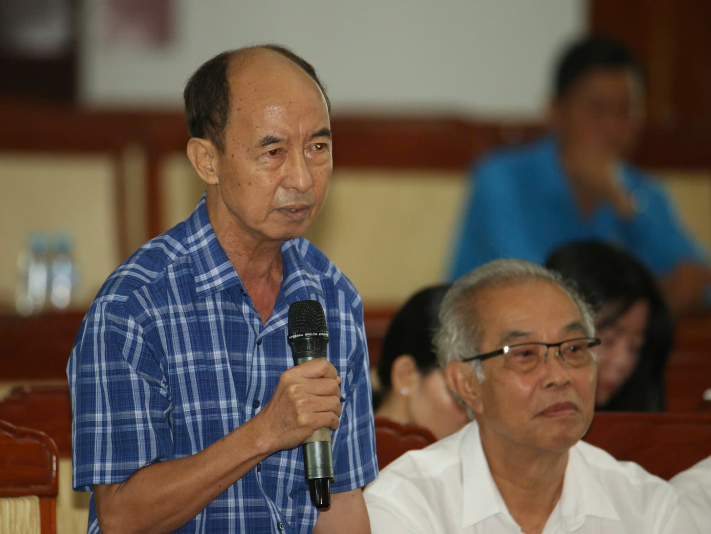 Đại biểu nêu ý kiến. Đại biểu nêu ý kiến.