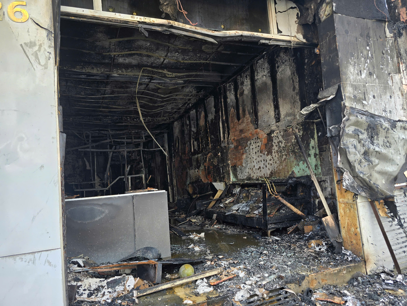 Vụ cháy không gây thiệt hại về người. Nguyên nhân ban đầu có thể do chập điện. Vụ việc đang được cơ quan chức năng điều tra, làm rõ.