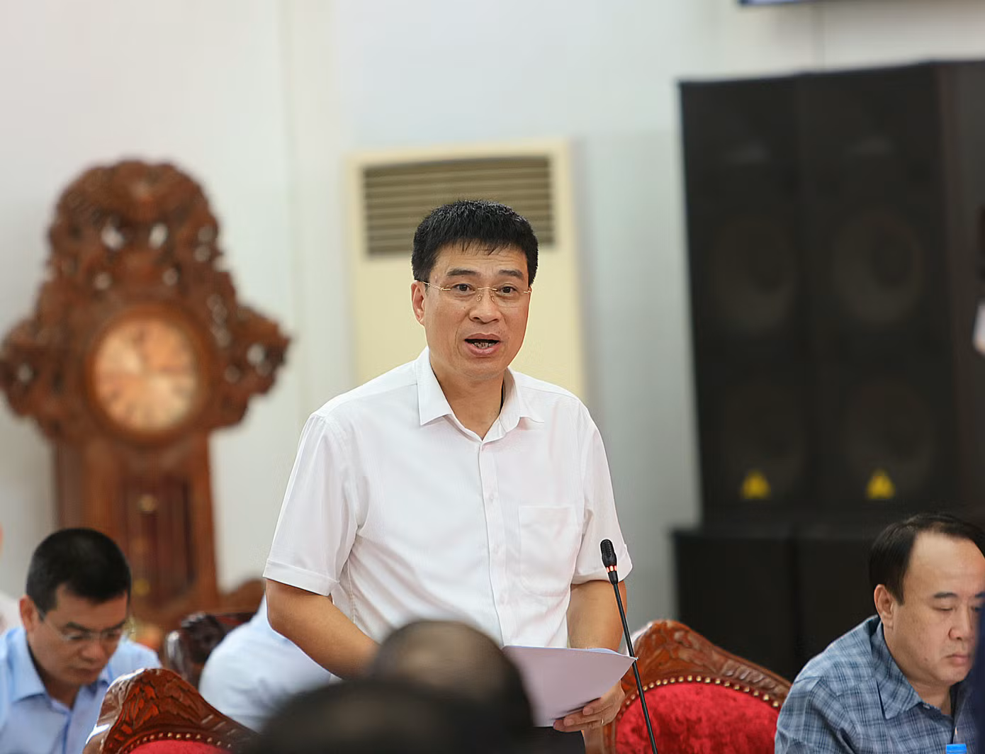 Lãnh đạo Bộ Xây dựng báo cáo tại cuộc họp. Lãnh đạo Bộ Xây dựng báo cáo tại cuộc họp.