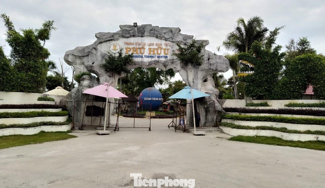 Khu du lịch sinh thái Phú Hữu, nơi Võ Thanh Long cùng đồng phạm lợi dụng lừa đảo chiếm đoạt tài sản. Khu du lịch sinh thái Phú Hữu, nơi Võ Thanh Long cùng đồng phạm lợi dụng lừa đảo chiếm đoạt tài sản.