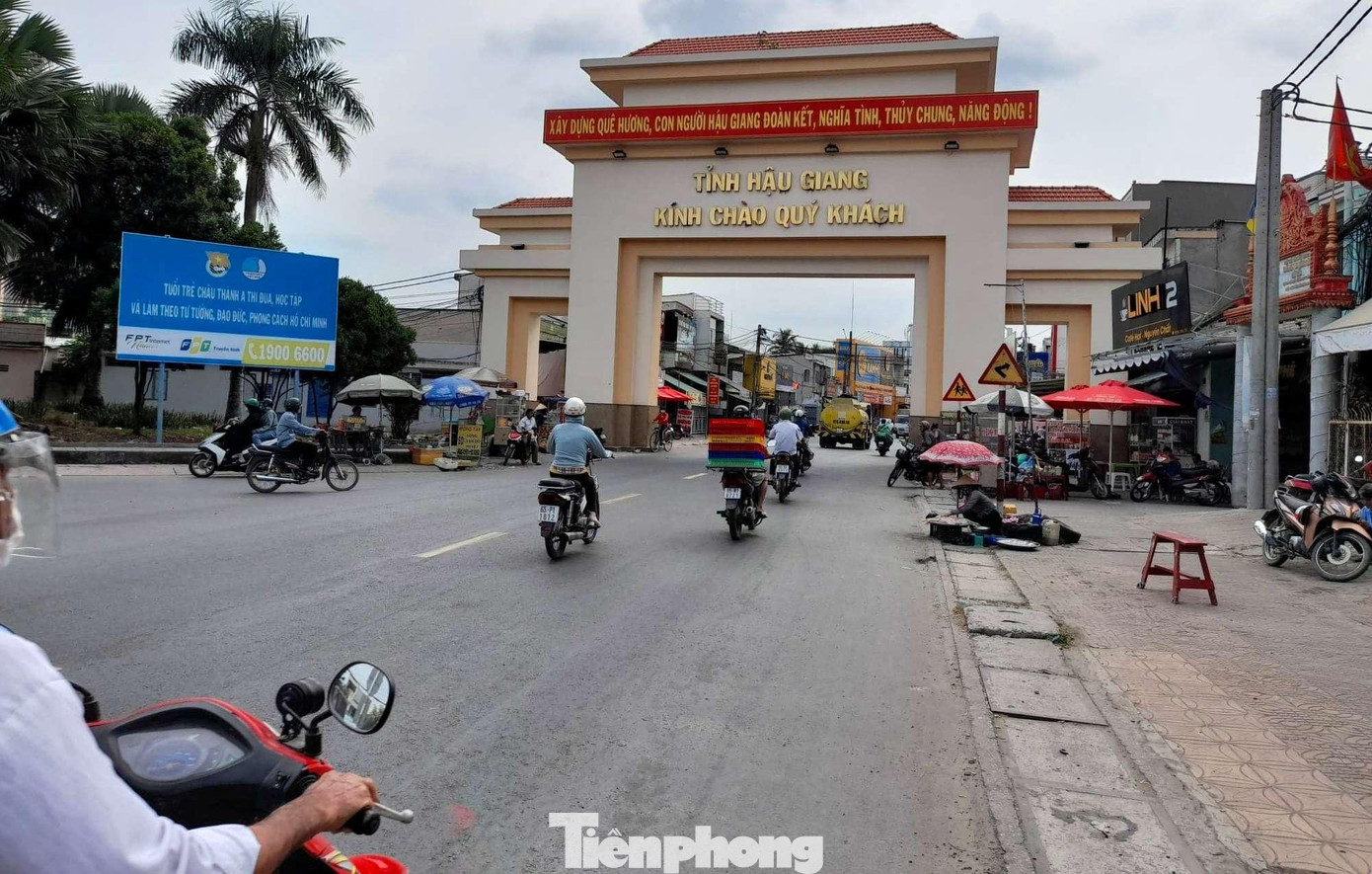 Hậu Giang nghiêm cấm CBCCVC, người lao động điều khiển phương tiện cơ giới tham gia giao thông khi đã sử dụng rượu, bia, đồ uống có cồn khác.