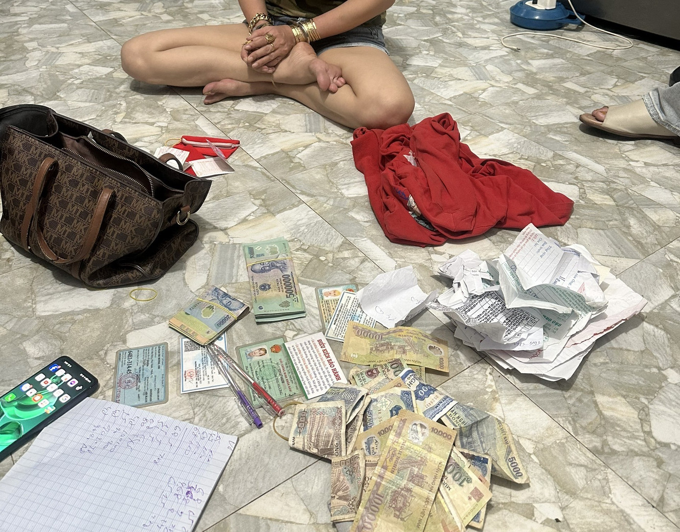 Tang vật tại nhà của thầu đề Lê Phạm Thu Hương.