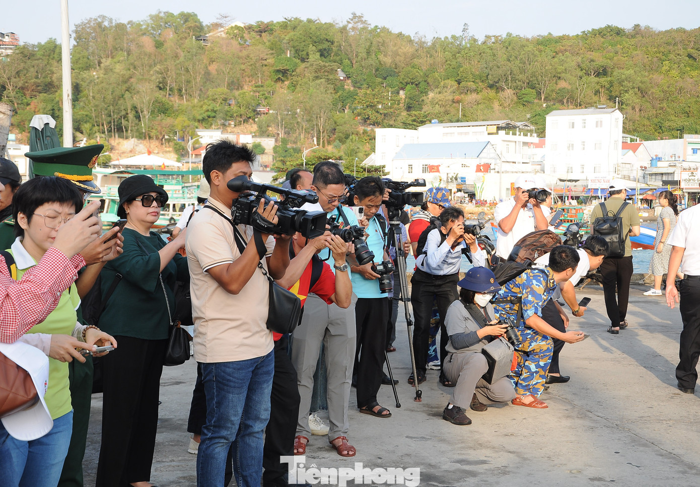 Phóng viên tác nghiệp tại đảo Nam Du (Kiên Giang). Ảnh: CK Phóng viên tác nghiệp tại đảo Nam Du (Kiên Giang). Ảnh: CK